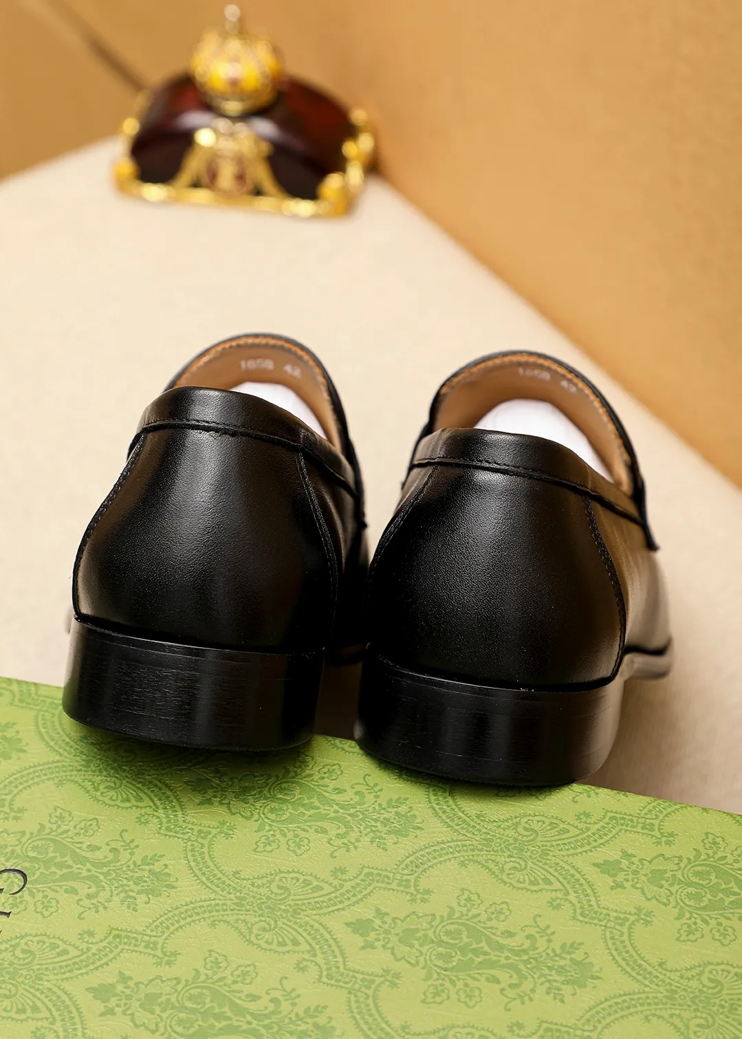 Men's shoes 💰442 💐 Product trademark: GUCCI "Gucci" casual leather shoes Regular size: 38-44 (45.46🉑️customized) Product materials: Selected imported first-layer calfskin upper + luxury hardware buckle, imported small dyed cowhide leather lining. Strong three-dimensional visual effect, combined outsole Color: 1⃣️color optional